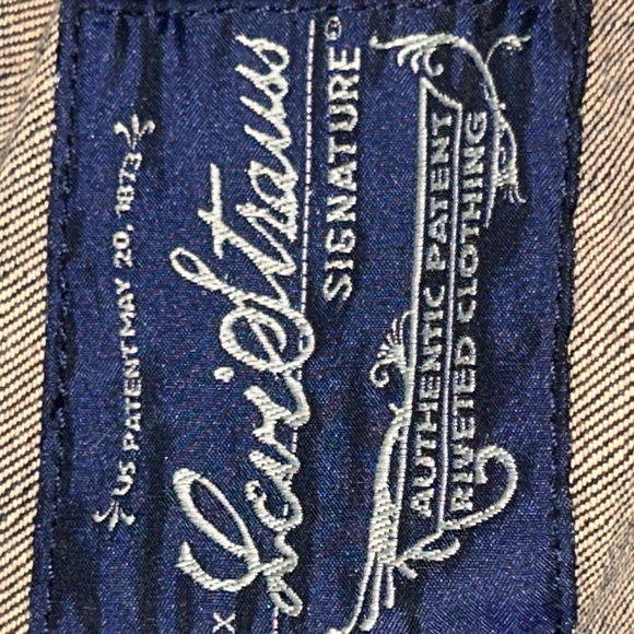 Vintage Levi jean jacket - Picture 9 of 11